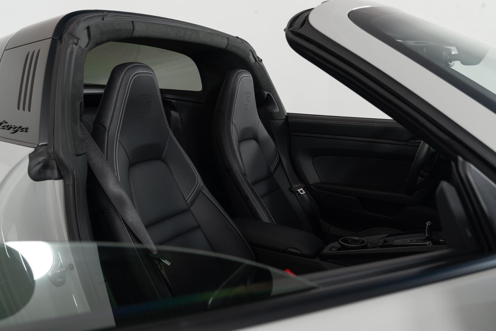 2025 Porsche 911 GTS - Photo 9