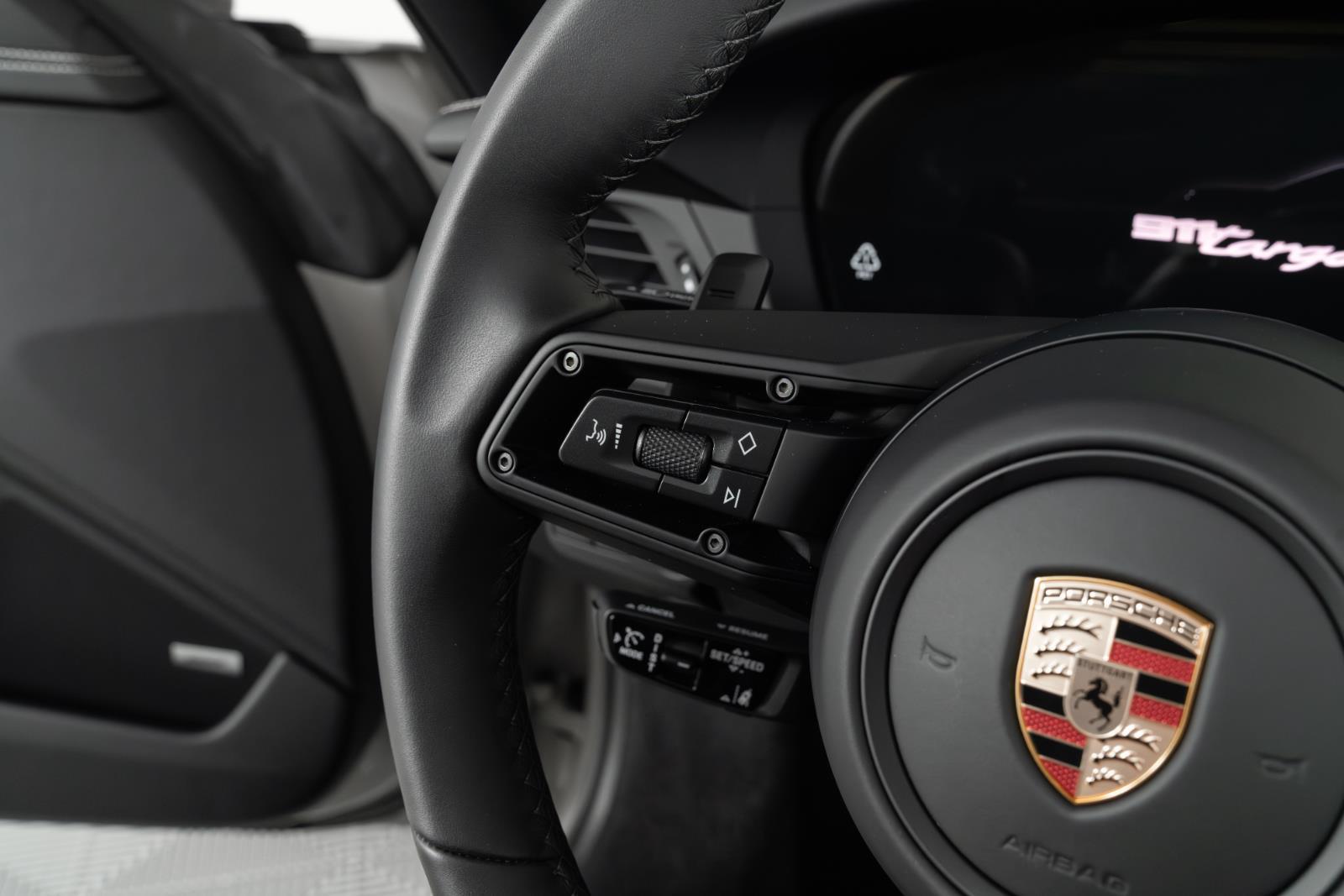 2025 Porsche 911 GTS - Photo 31