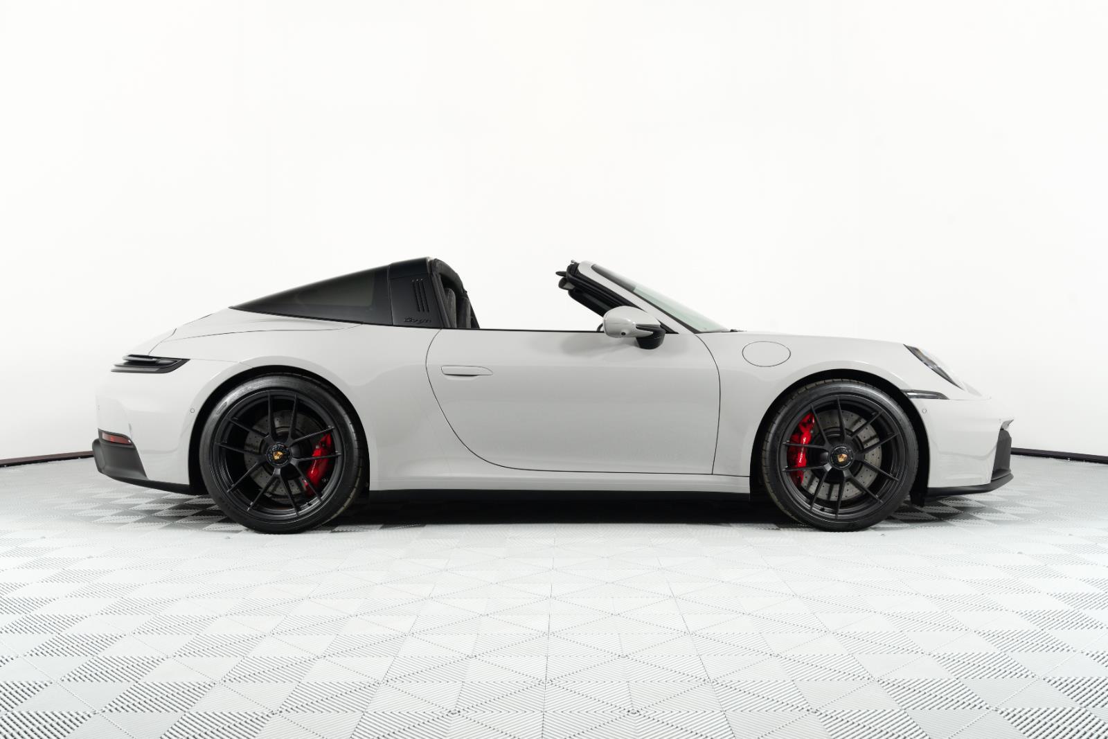 2025 Porsche 911 GTS - Photo 19