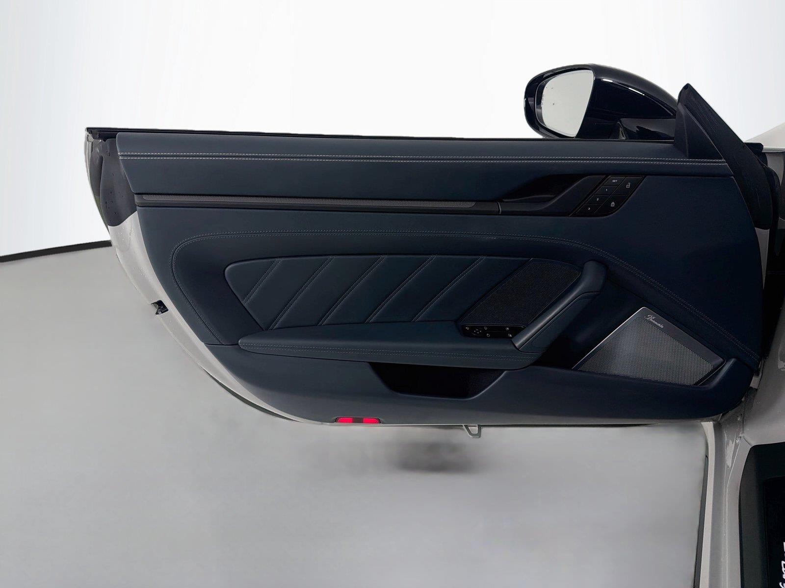 Used 2022 Chalk Porsche 4S image 9