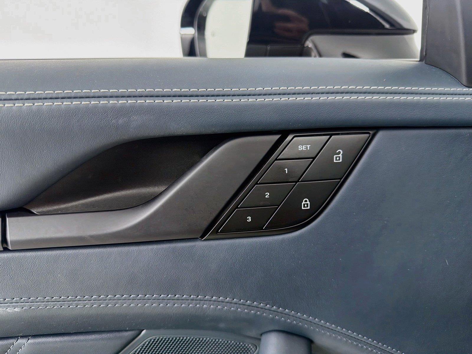 Used 2022 Chalk Porsche 4S image 10
