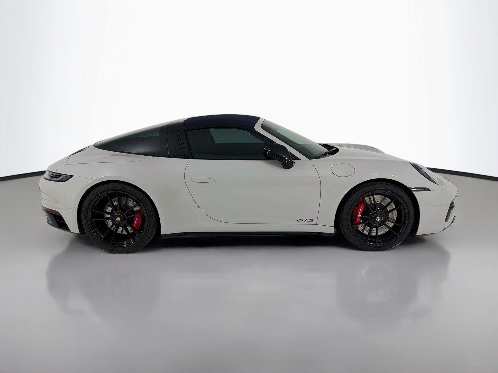 Used 2022 Chalk Porsche 4S image 35