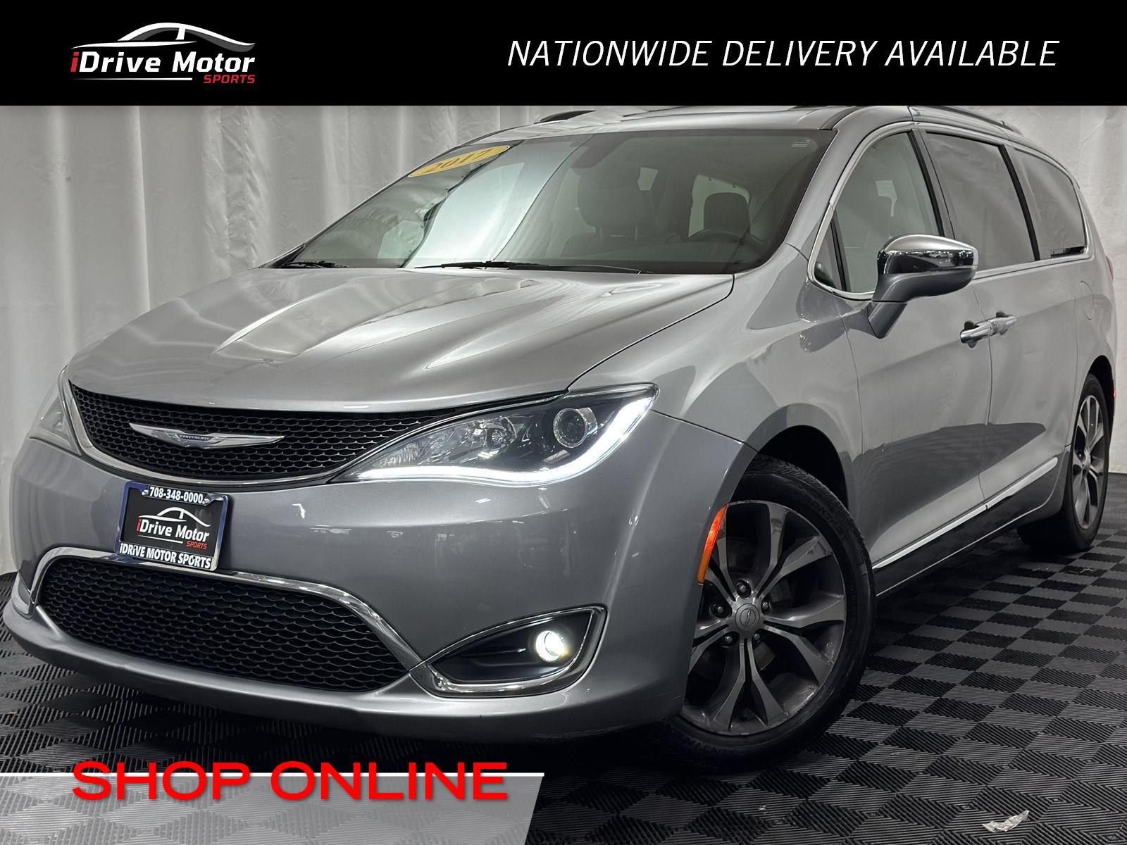 2017 Chrysler Pacifica Limited's photo