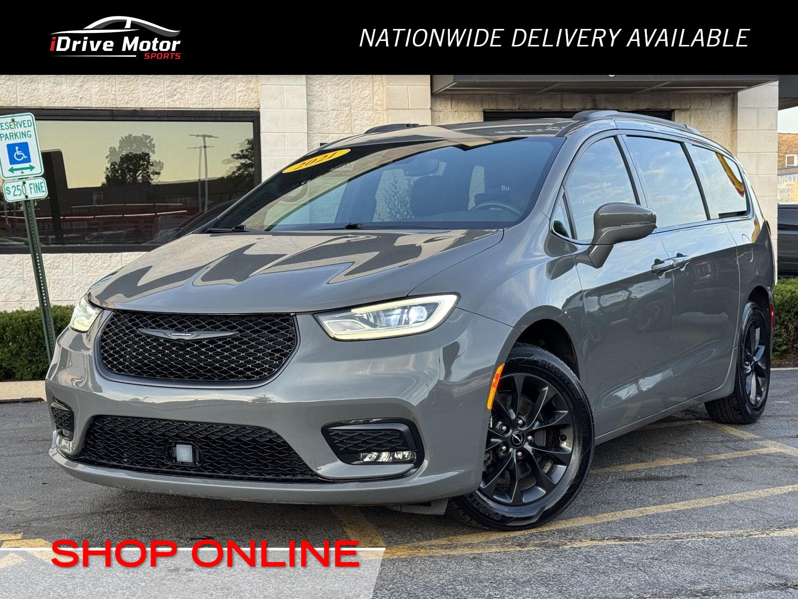 2021 Chrysler Pacifica Touring's photo