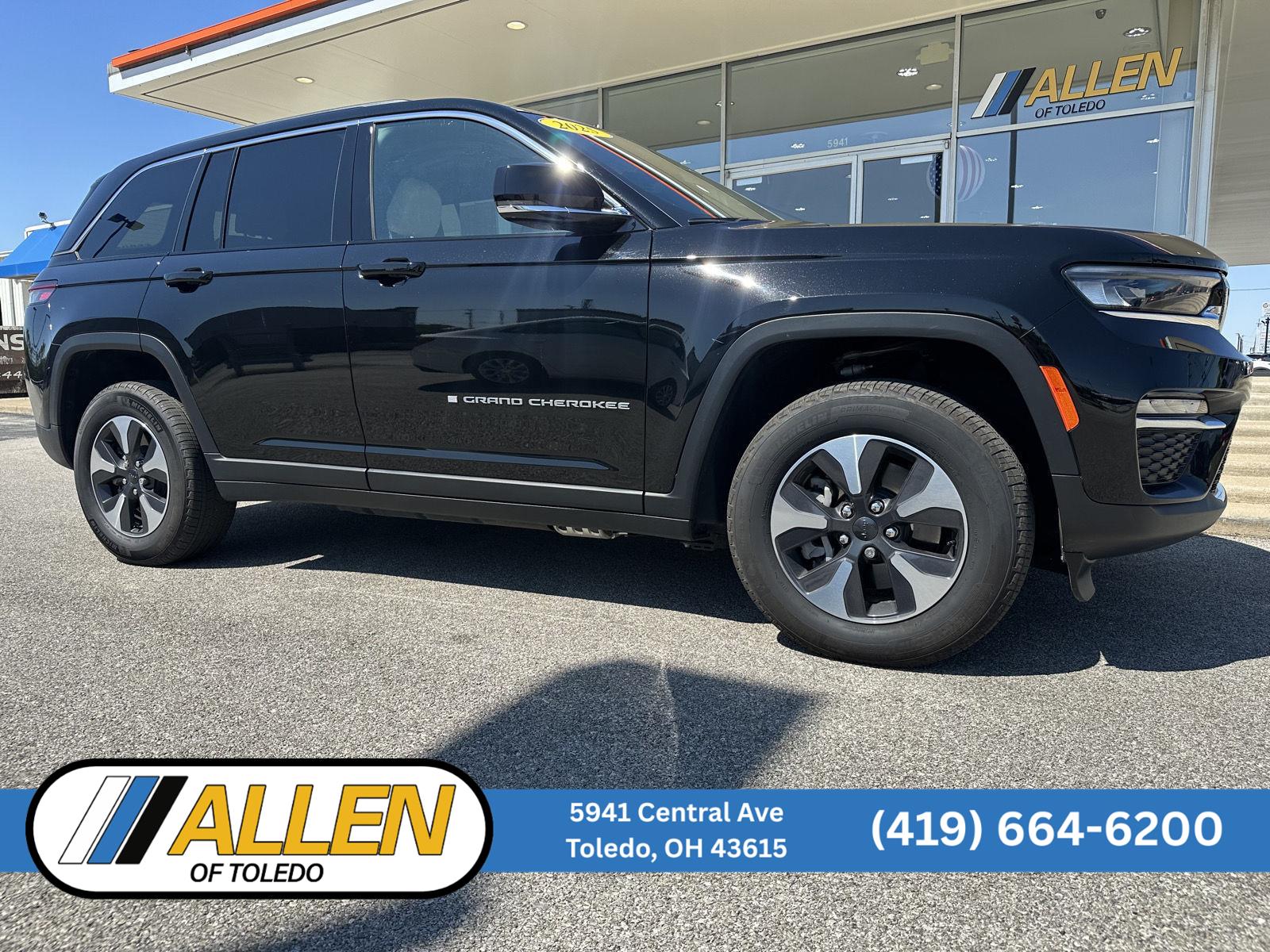 Diamond Black Crystal Pearlcoat 2025 Jeep Grand Cherokee 4xe 4WD SUV / Crossover Four-Wheel Drive 8-Speed Automatic