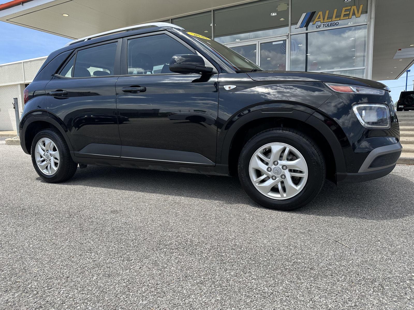 Black Noir Pearl 2020 Hyundai Venue SEL FWD SUV / Crossover Front-Wheel Drive Continuously Variable Transmission