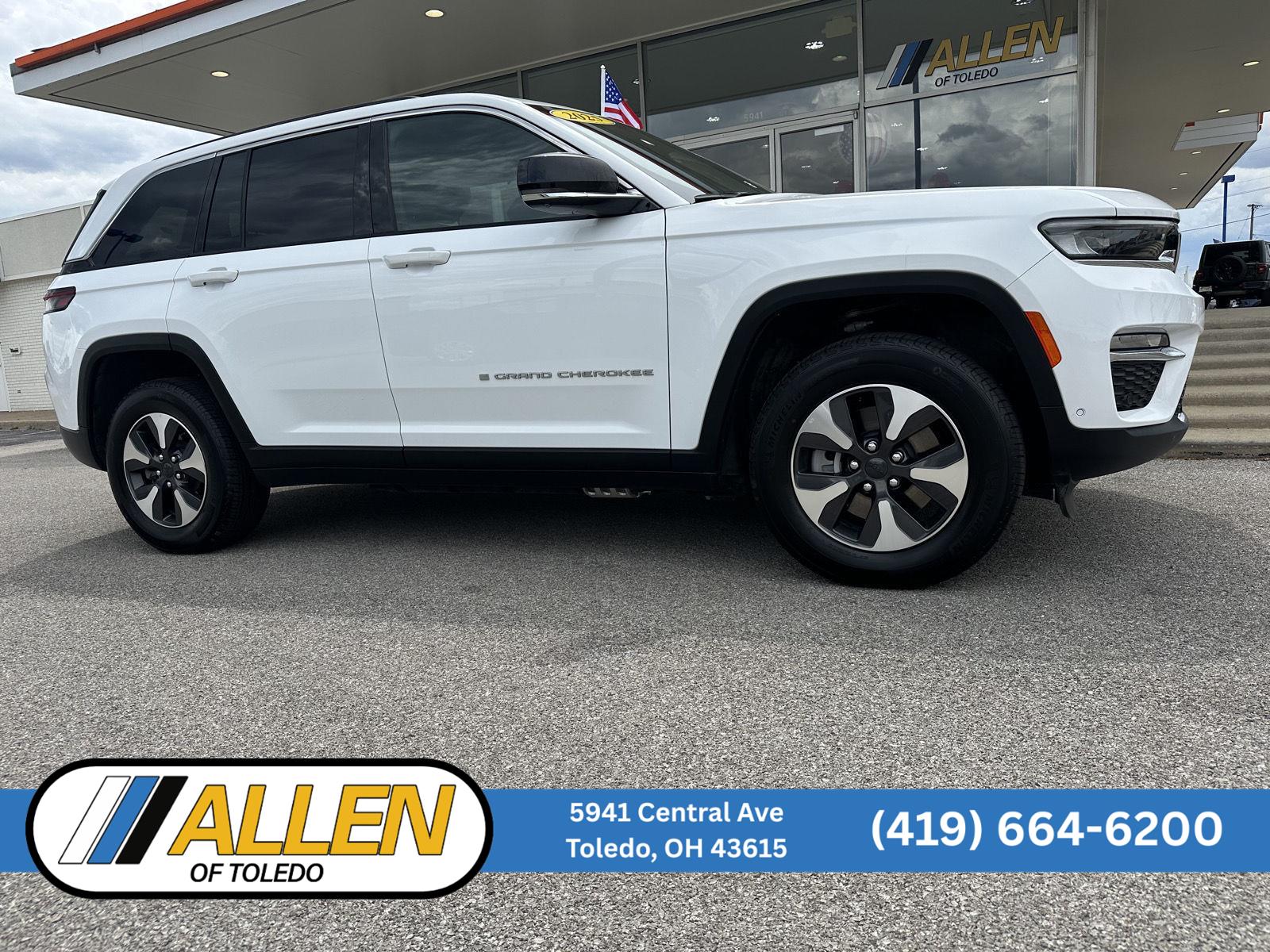 Bright White Clearcoat 2025 Jeep Grand Cherokee 4xe SUV / Crossover Four-Wheel Drive 8-Speed Automatic