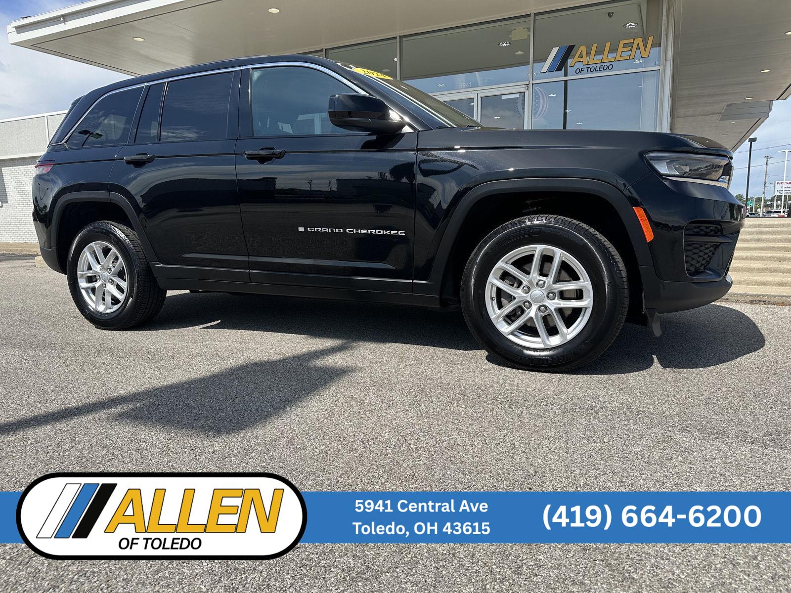 Diamond Black Crystal Pearlcoat 2024 Jeep Grand Cherokee SUV / Crossover Four-Wheel Drive 8-Speed Automatic