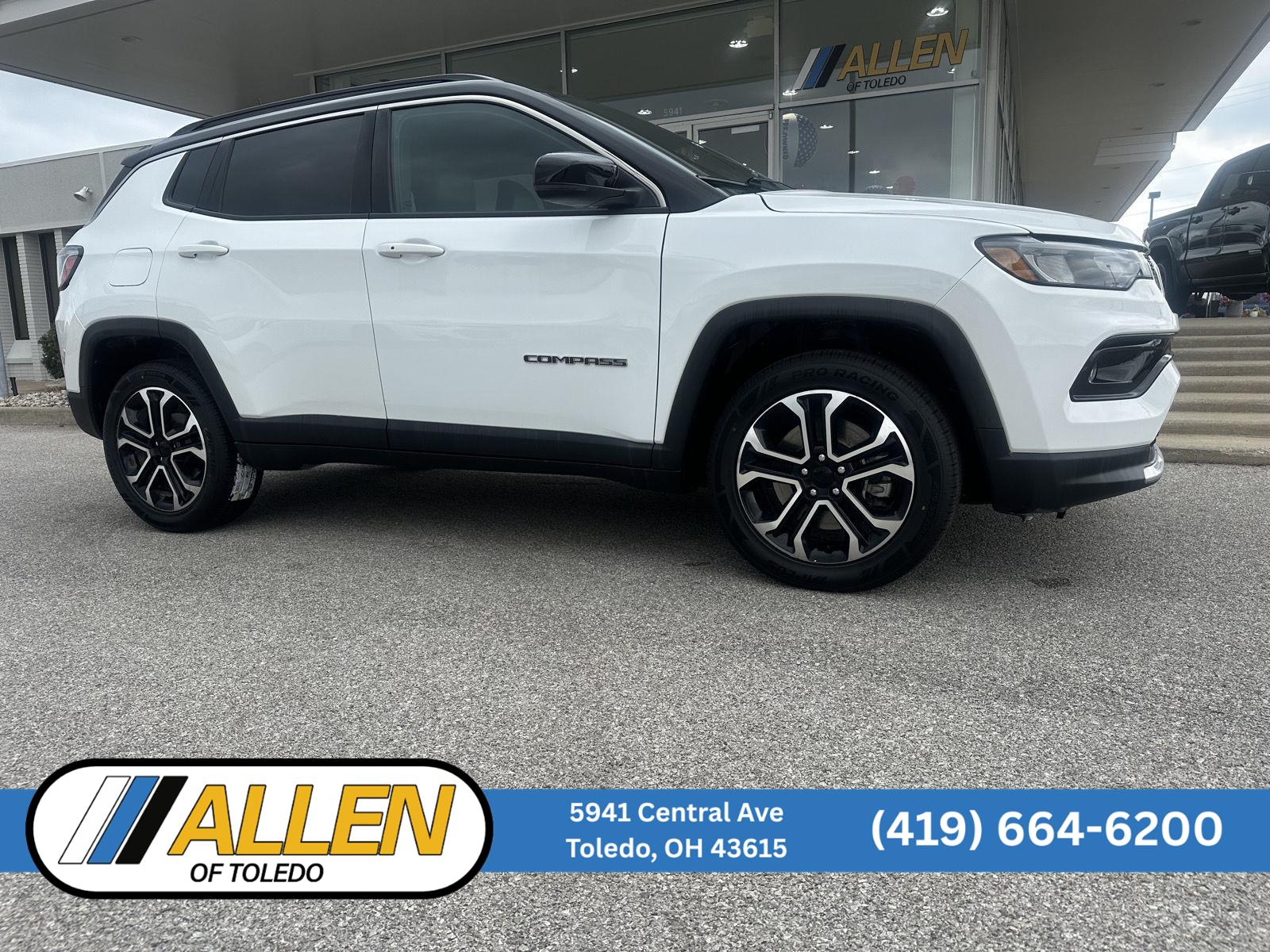 Bright White Clearcoat 2023 Jeep Compass SUV / Crossover Four-Wheel Drive 8-Speed Automatic