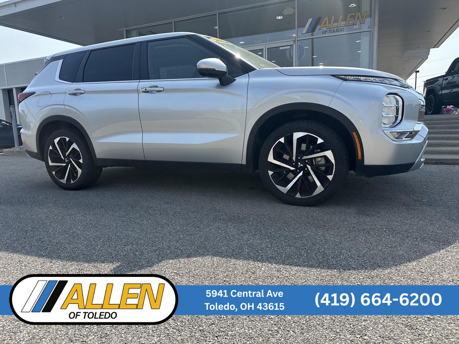 Silver 2024 Mitsubishi Outlander SUV / Crossover Front-Wheel Drive