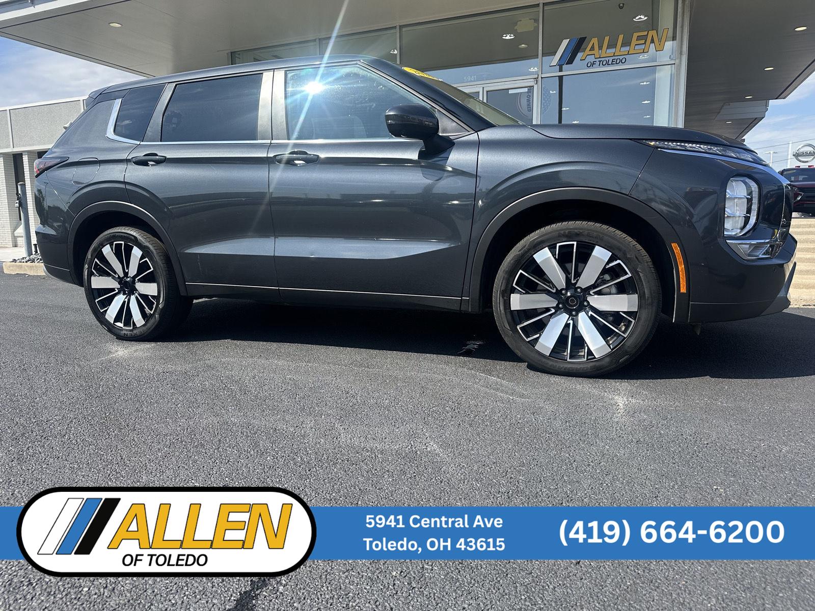 Black 2025 Mitsubishi Outlander SUV / Crossover Front-Wheel Drive Continuously Variable Transmission
