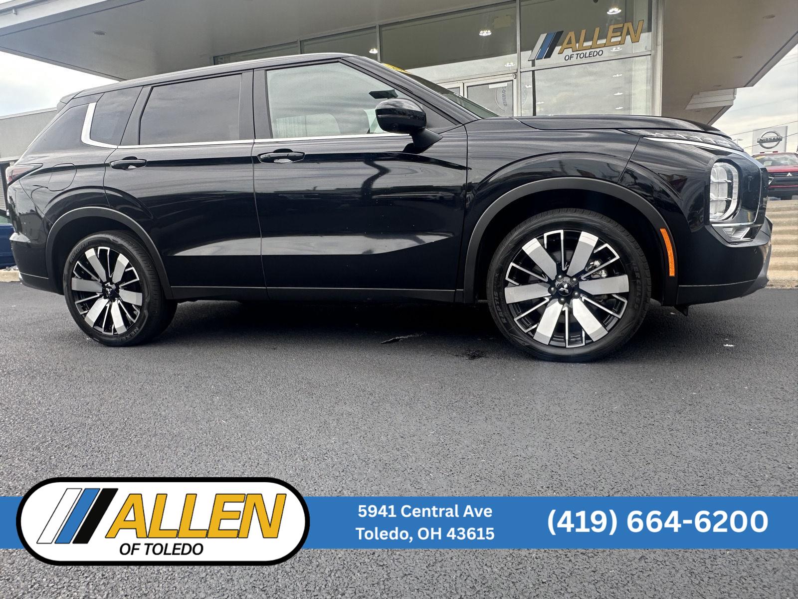 Labrador Black Pearl 2025 Mitsubishi Outlander SUV / Crossover All-Wheel Drive Continuously Variable Transmission