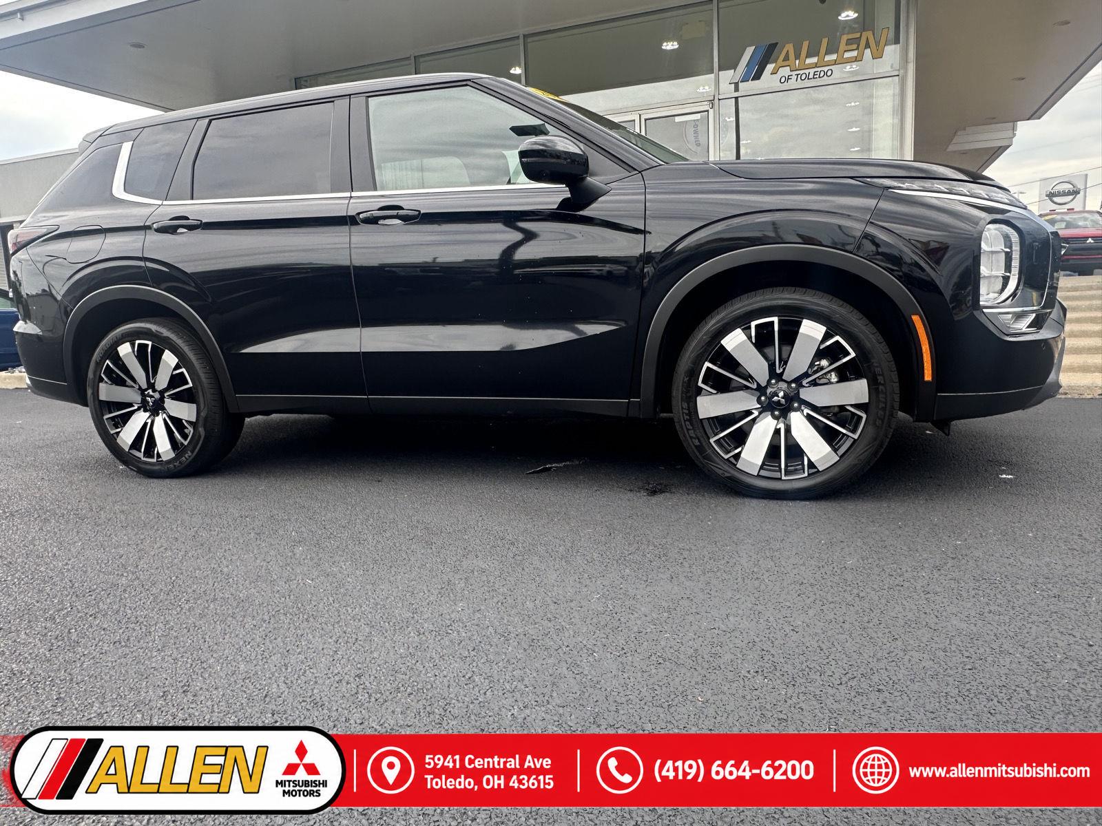 Labrador Black Pearl 2025 Mitsubishi Outlander SUV / Crossover All-Wheel Drive Continuously Variable Transmission