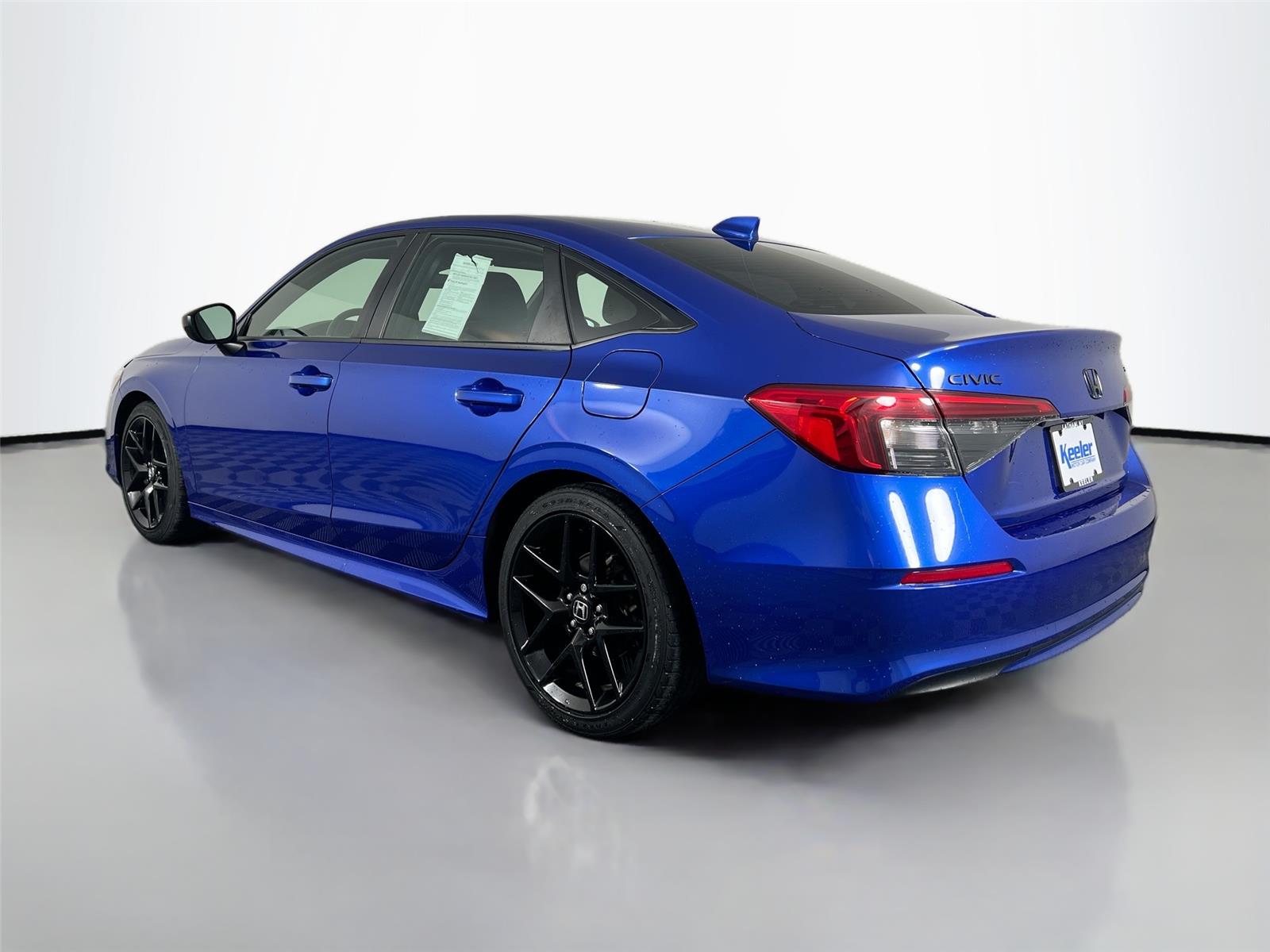 View vehicle photo 4