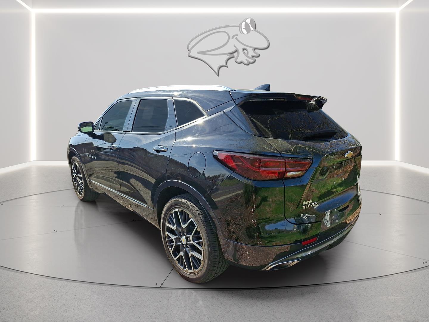 View vehicle photo 3