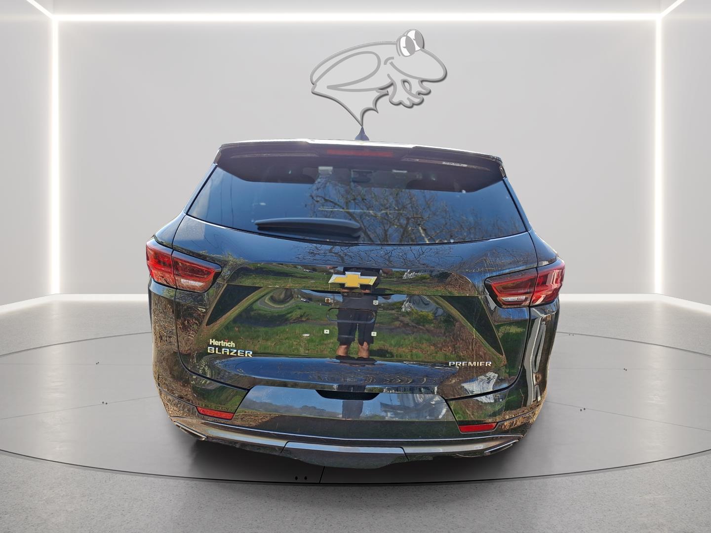 View vehicle photo 4