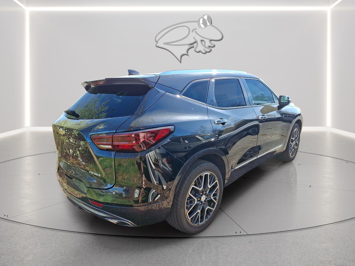 View vehicle photo 5