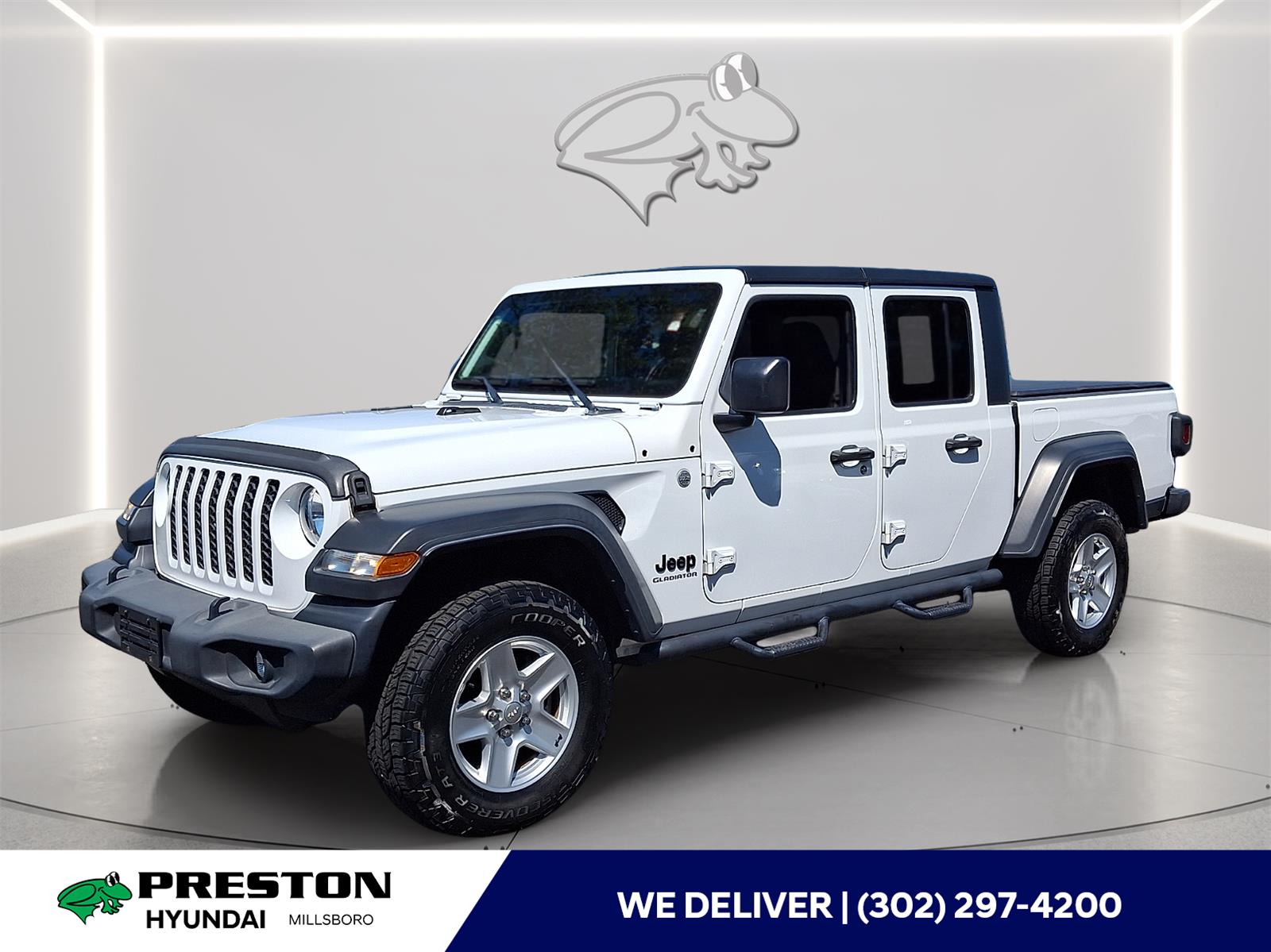 Bright White Clearcoat 2020 Jeep Gladiator Pickup Truck Four-Wheel Drive 8-Speed Automatic