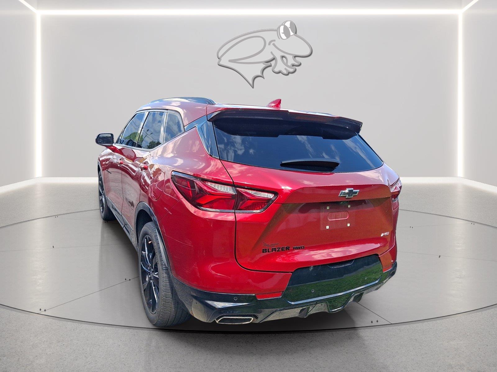 View vehicle photo 3