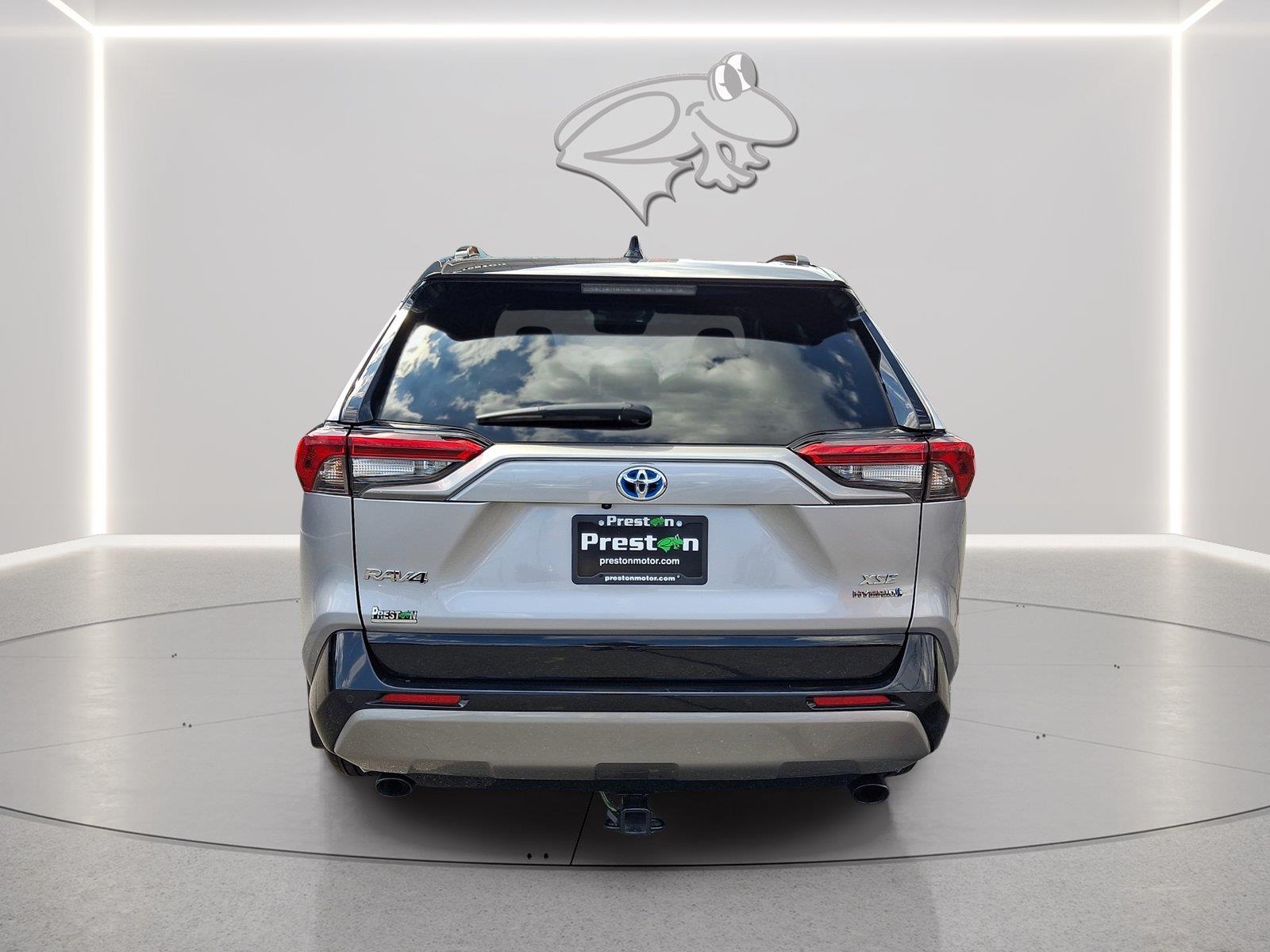 View vehicle photo 4