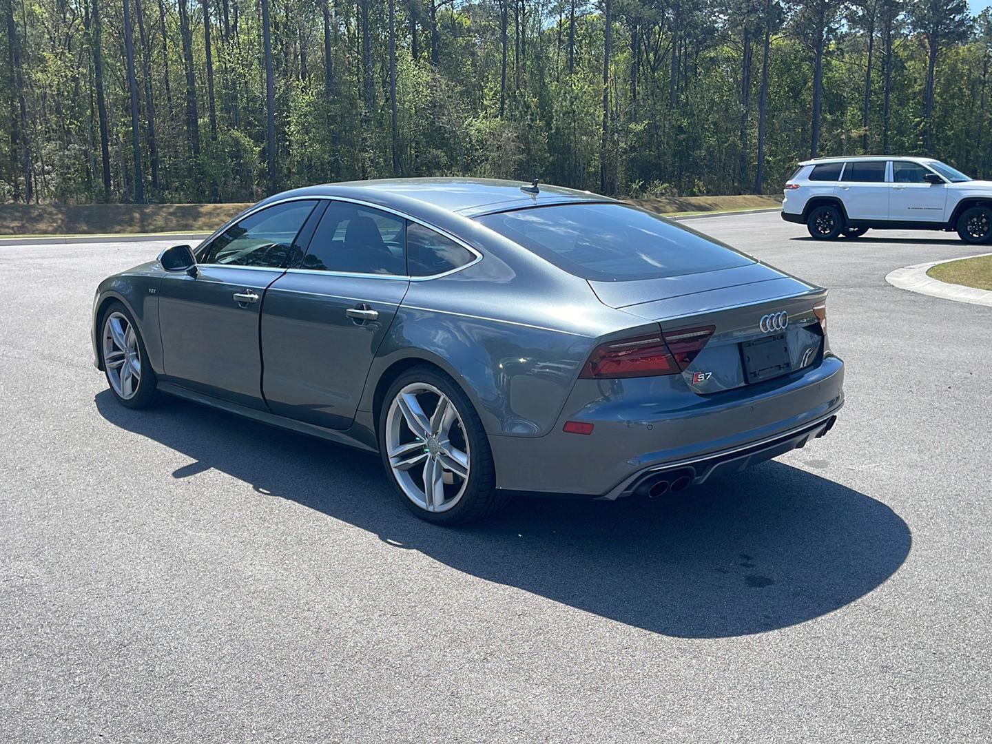 View vehicle photo 5