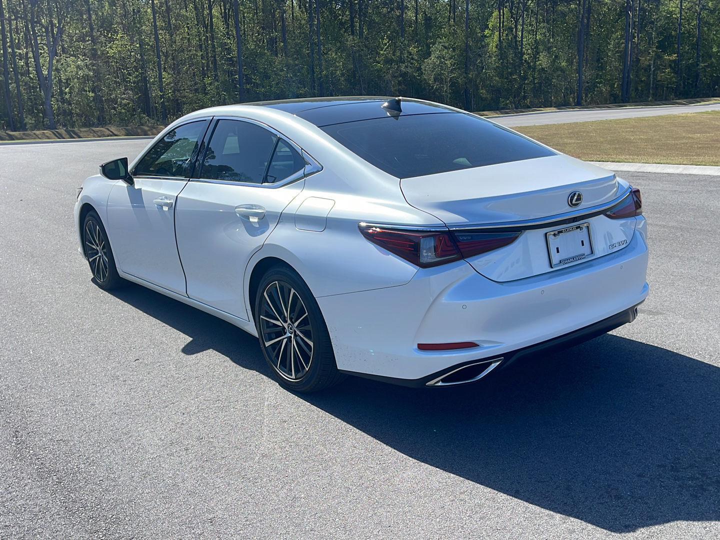 View vehicle photo 5