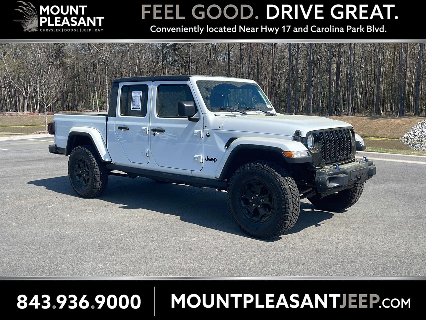 Bright White Clearcoat 2021 Jeep Gladiator Willys Crew Cab 4WD Pickup Truck Four-Wheel Drive 8-Speed Automatic
