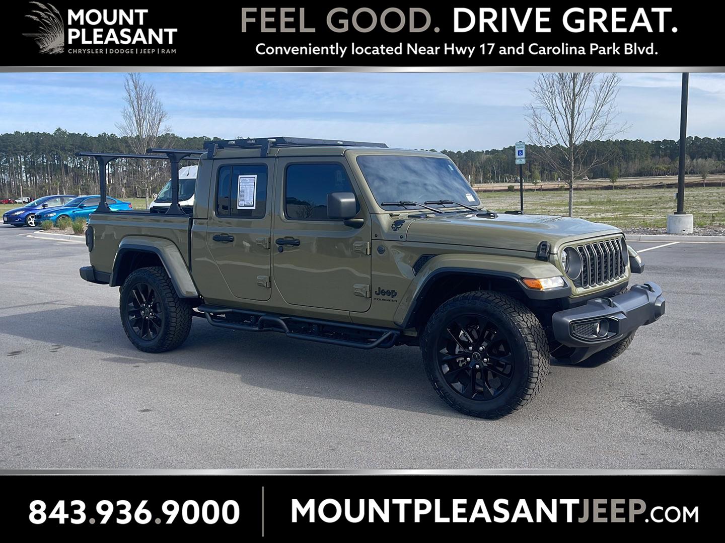 41 2025 Jeep Gladiator NightHawk Crew Cab 4WD Pickup Truck Four-Wheel Drive 8-Speed Automatic