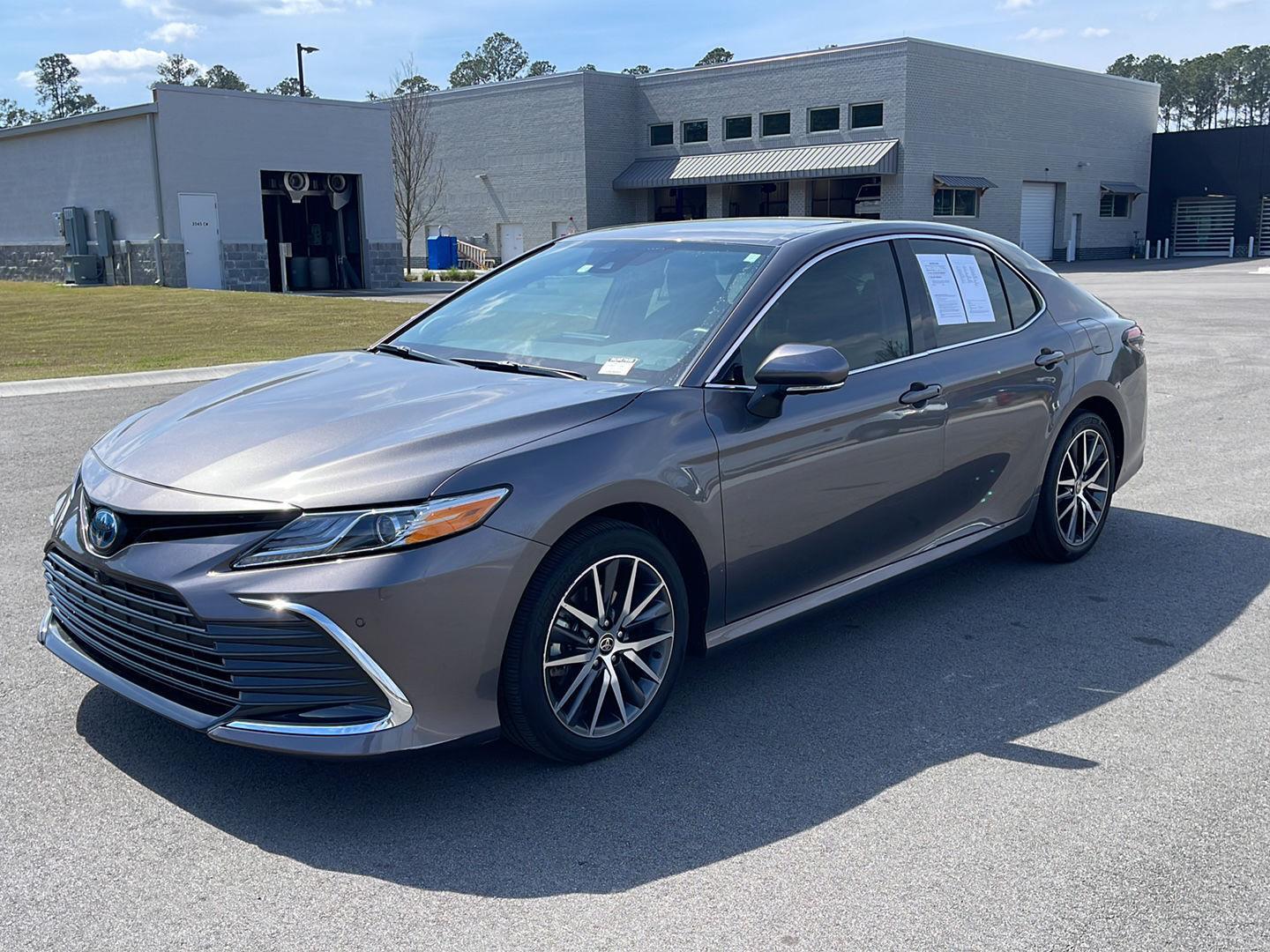 View vehicle photo 3