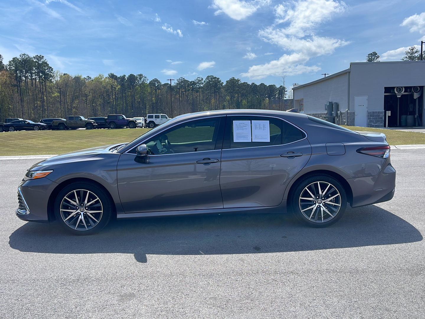 View vehicle photo 4