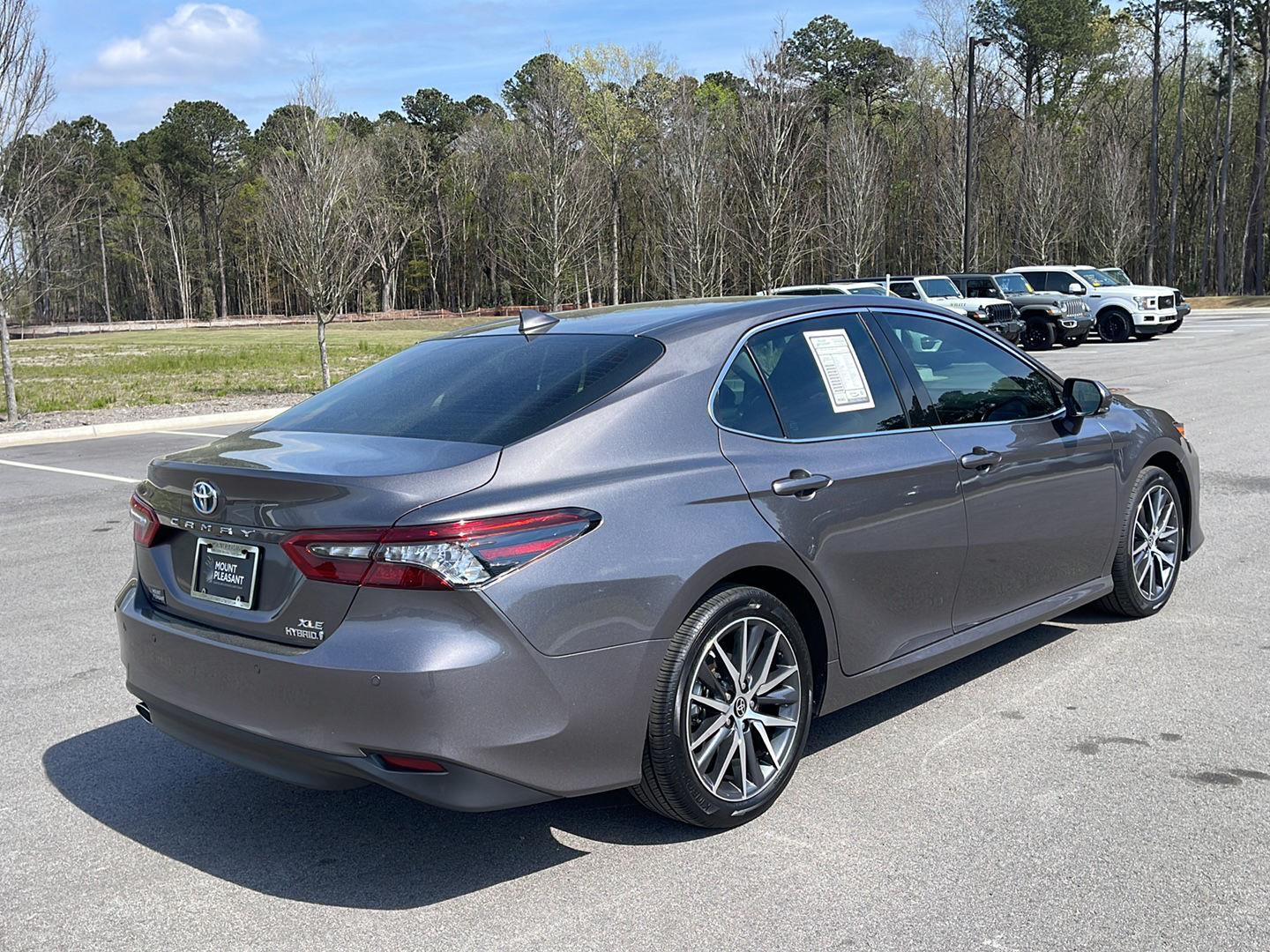 View vehicle photo 7