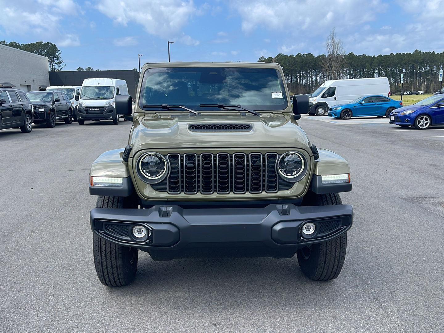 View vehicle photo 2
