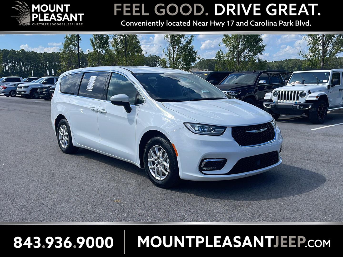 Bright White Clearcoat 2023 Chrysler Pacifica Minivan Front-Wheel Drive 9-Speed Automatic