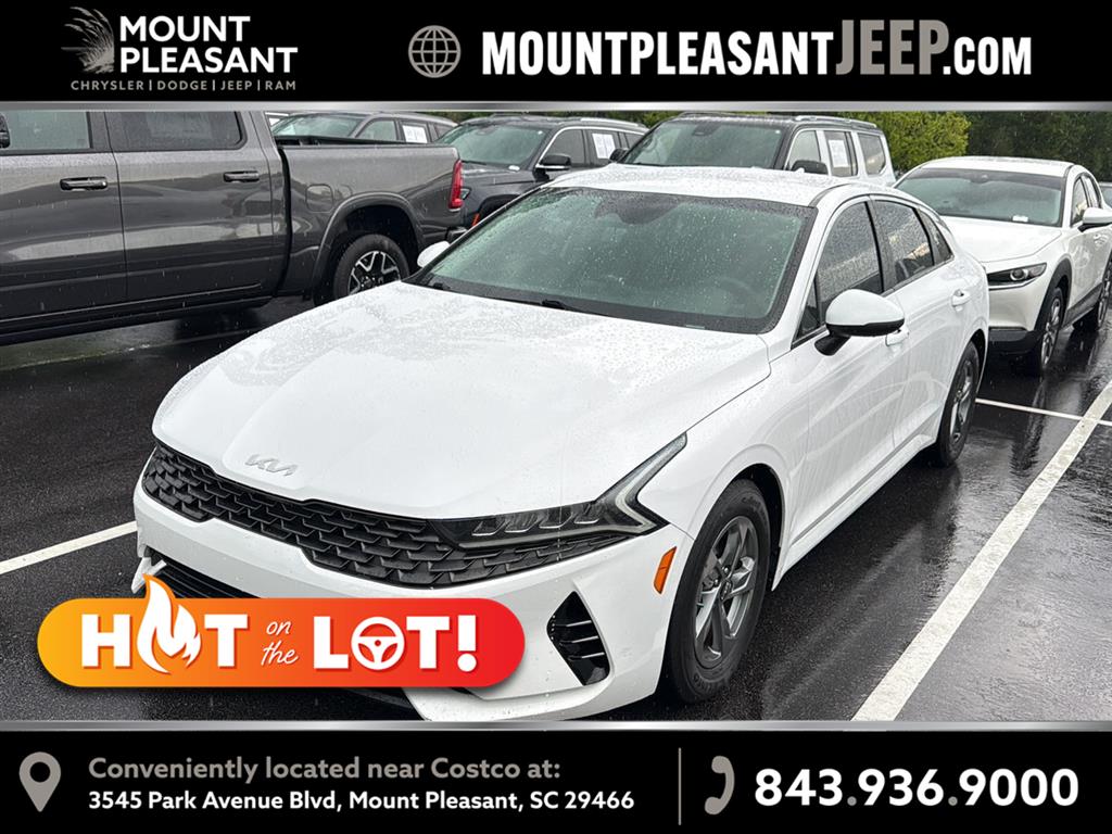 Glacial White Pearl 2022 Kia K5 Sedan Front-Wheel Drive 8-Speed Automatic