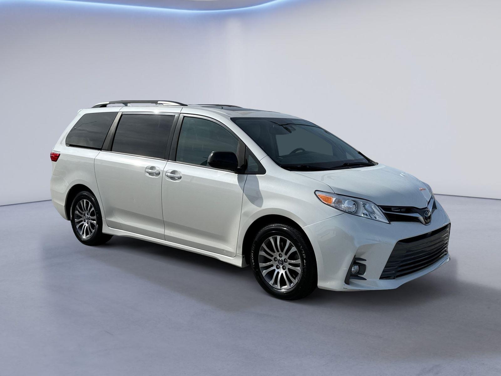 2018 Toyota Sienna XLE 8-Passenger FWD