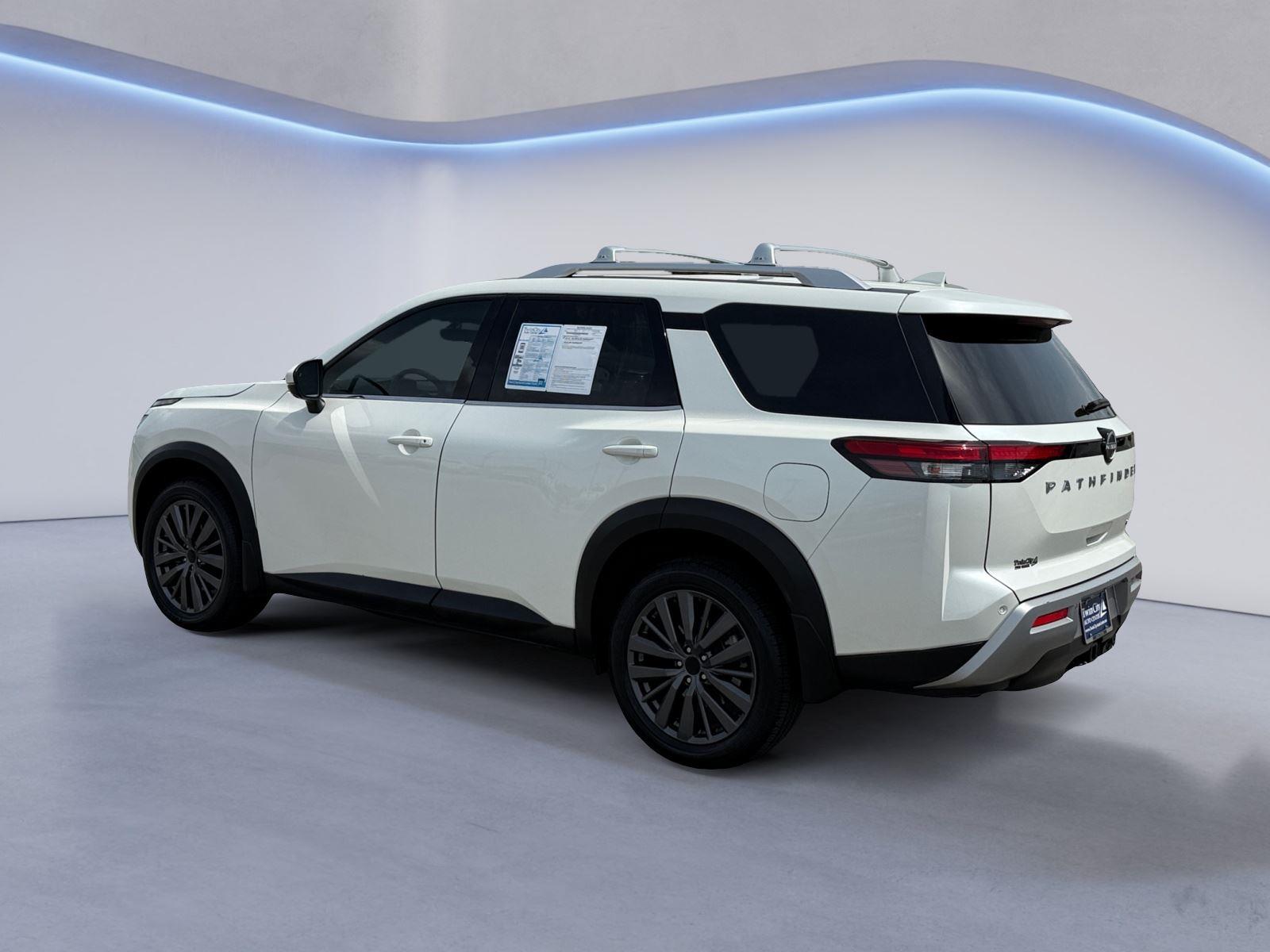 View vehicle photo 5