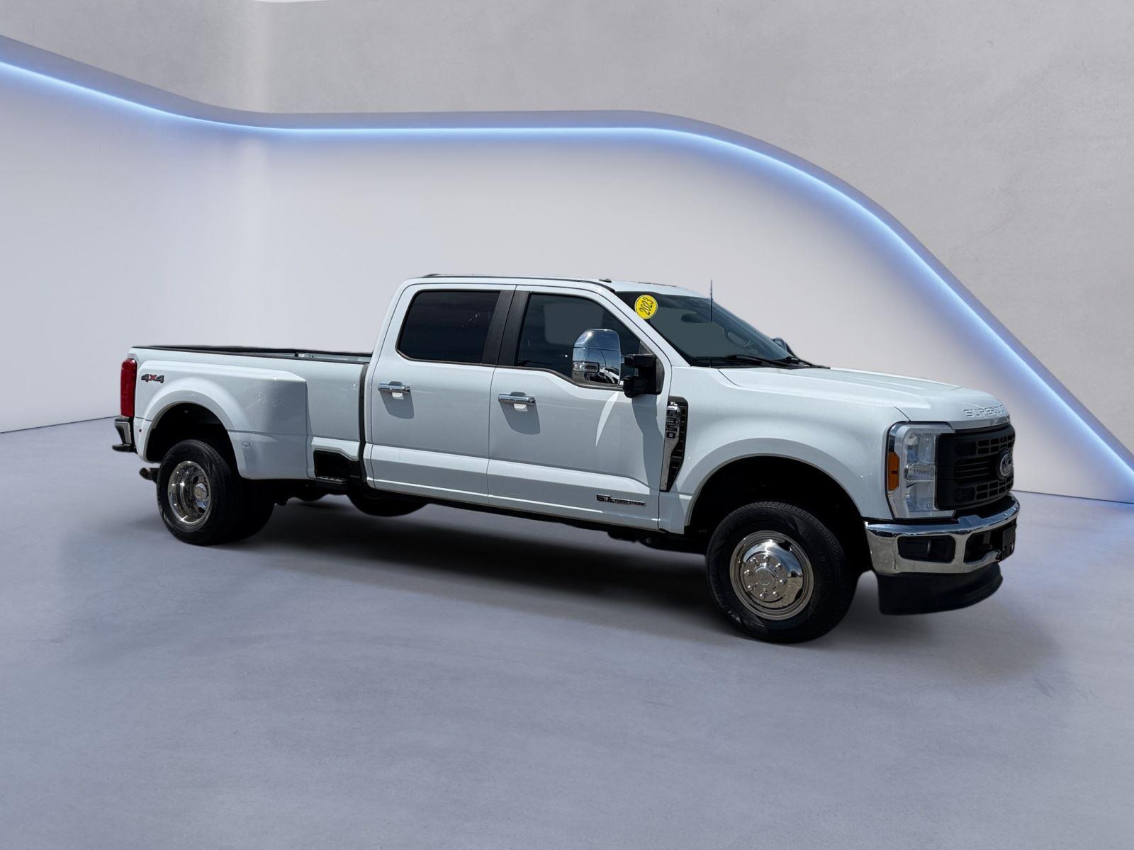 Oxford White 2023 Ford F-350 Super Duty XL Crew Cab LB DRW 4WD Pickup Truck Four-Wheel Drive Automatic