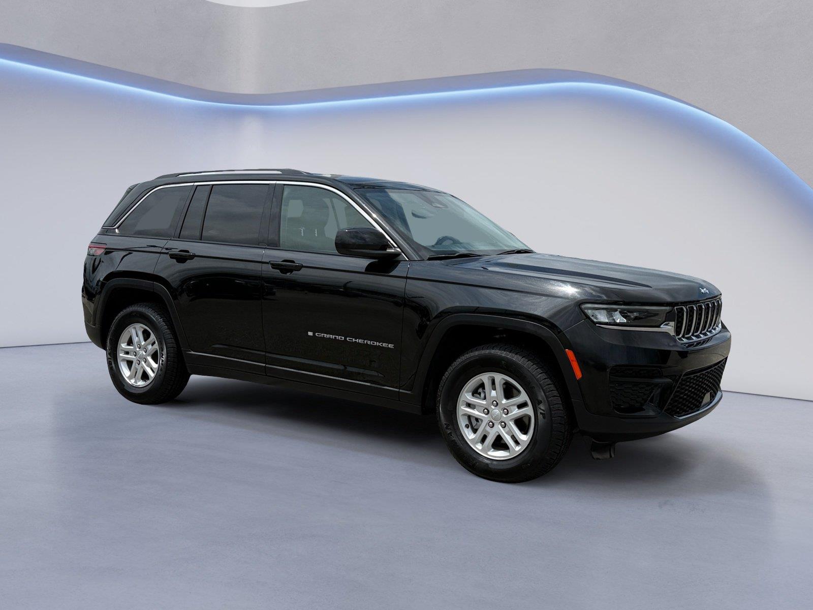 Diamond Black Crystal Pearlcoat 2024 Jeep Grand Cherokee SUV / Crossover 4X2 8-Speed Automatic
