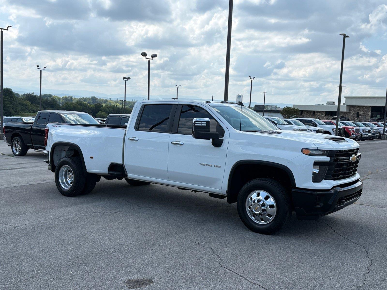 Summit White 2025 Chevrolet Silverado 3500HD Pickup Truck Four-Wheel Drive Automatic