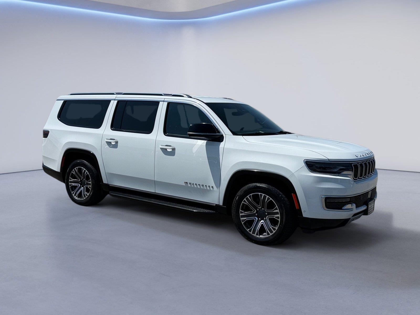 White Platinum Metallic Tri-Coat 2017 Lincoln Navigator SUV / Crossover Four-Wheel Drive 6-Speed Automatic