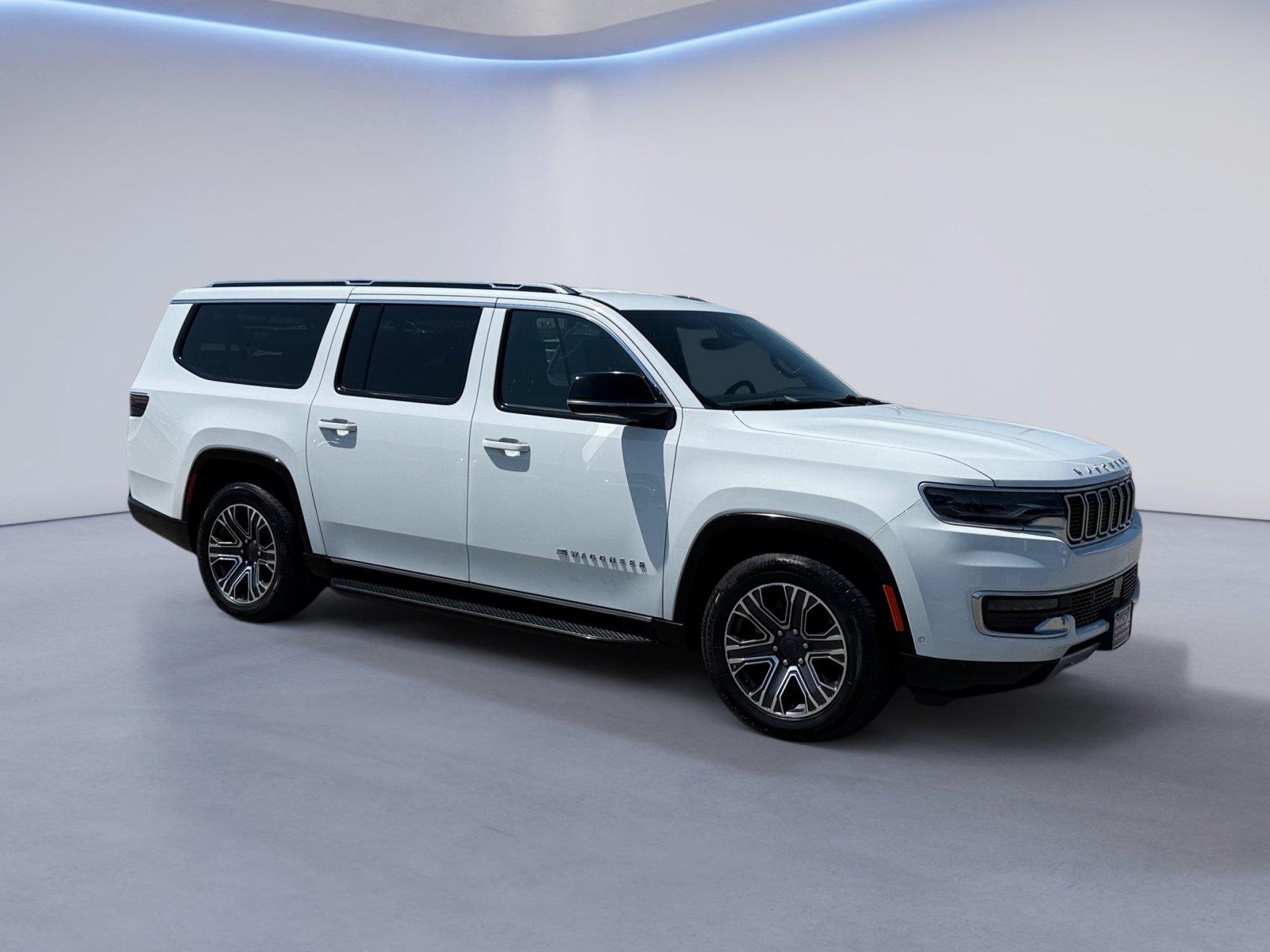 White Platinum Metallic Tri-Coat 2017 Lincoln Navigator SUV / Crossover Four-Wheel Drive 6-Speed Automatic