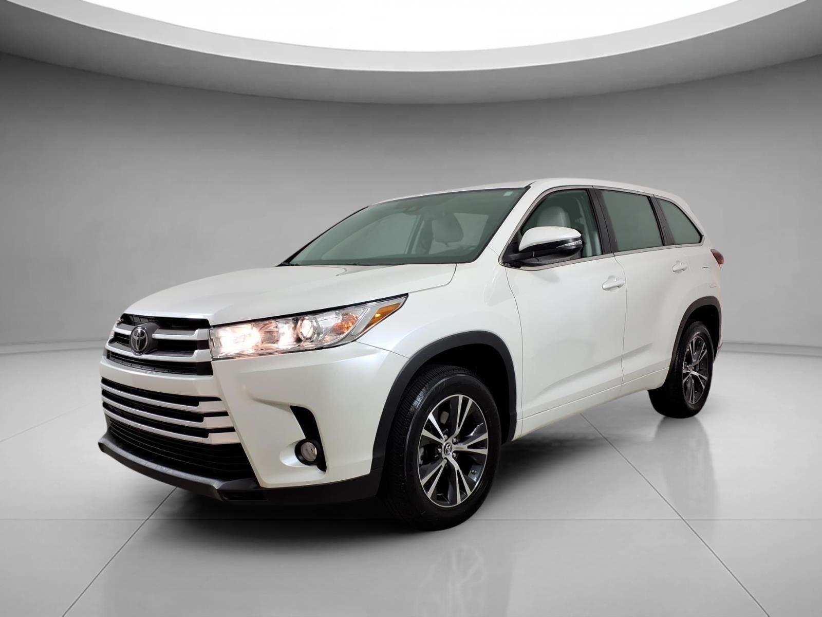 White (Blizzard Pearl) 2018 Toyota Highlander LE Plus SUV / Crossover Front-Wheel Drive 8-Speed Automatic