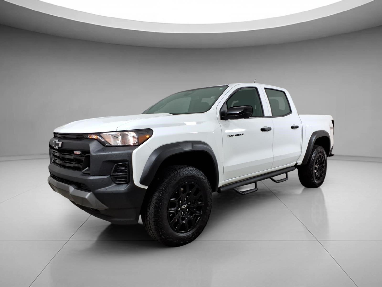 Summit White 2024 Chevrolet Colorado Trail Boss Crew Cab 4WD Pickup Truck Four-Wheel Drive 8-Speed Automatic