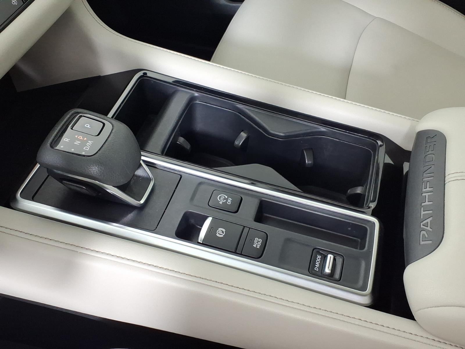 Used 2023 Pearl White Tricoat Nissan SL image 8