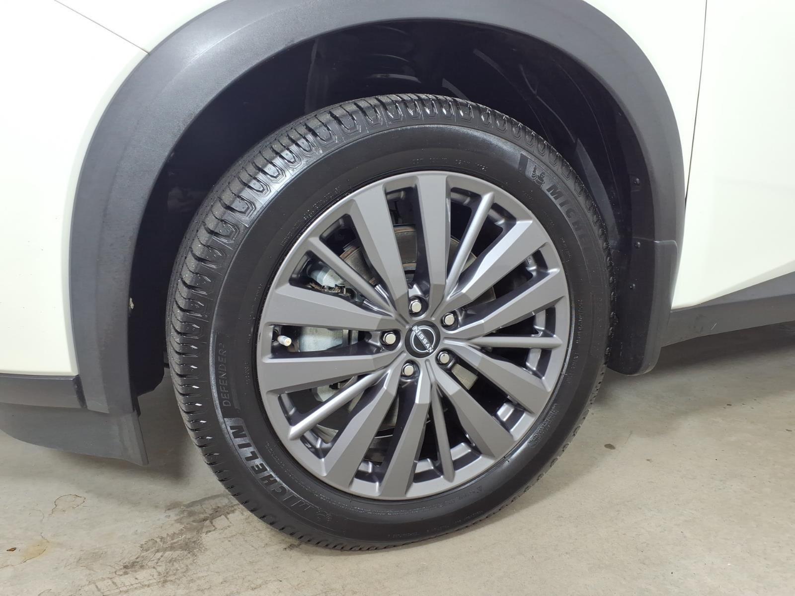 Used 2023 Pearl White Tricoat Nissan SL image 13