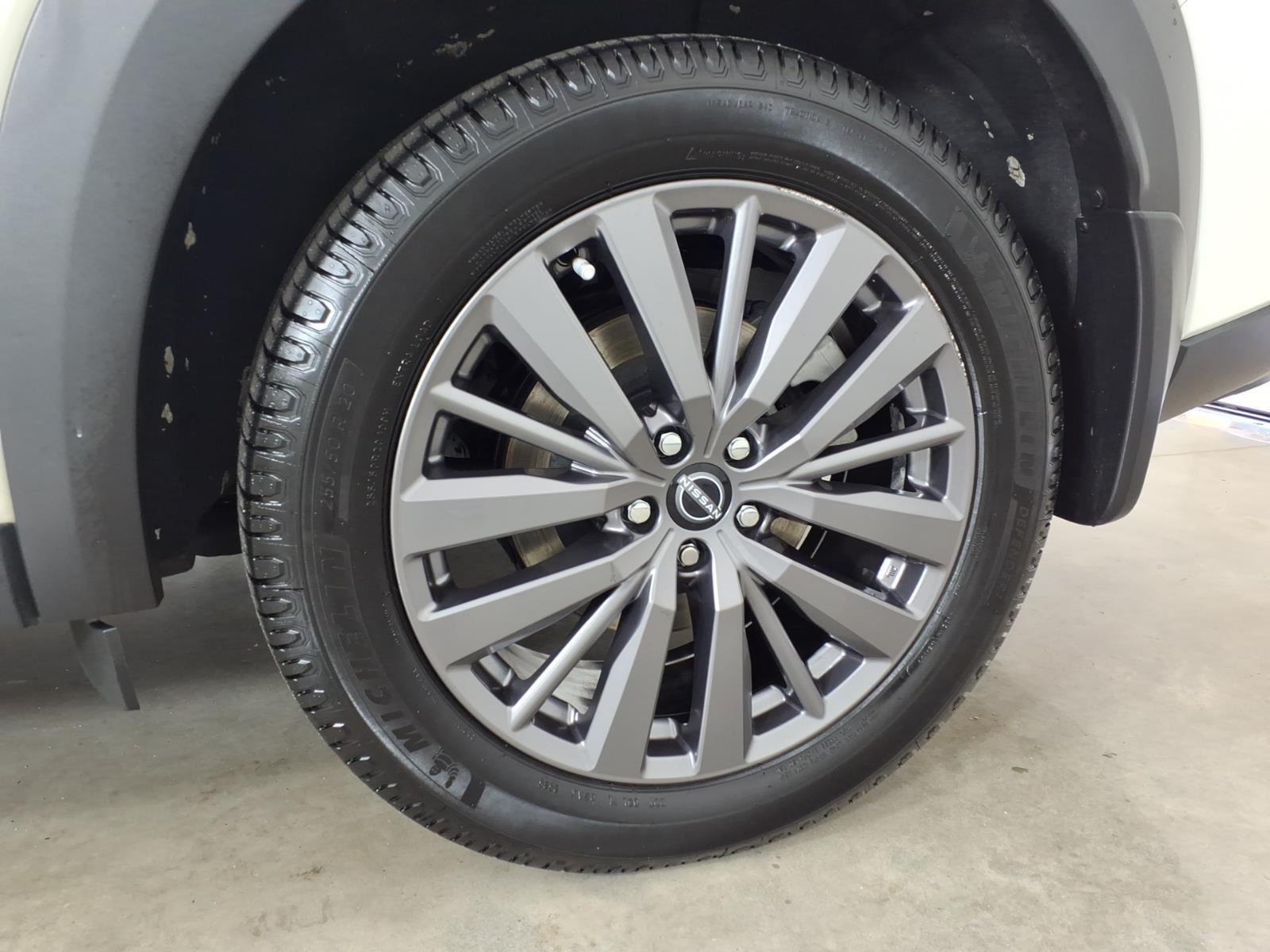 Used 2023 Pearl White Tricoat Nissan SL image 14