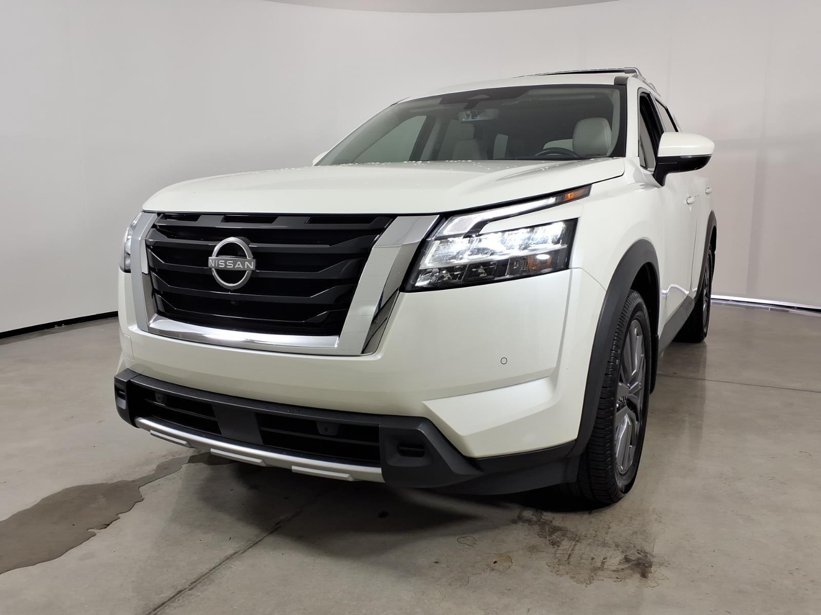 Used 2023 Pearl White Tricoat Nissan SL image 16