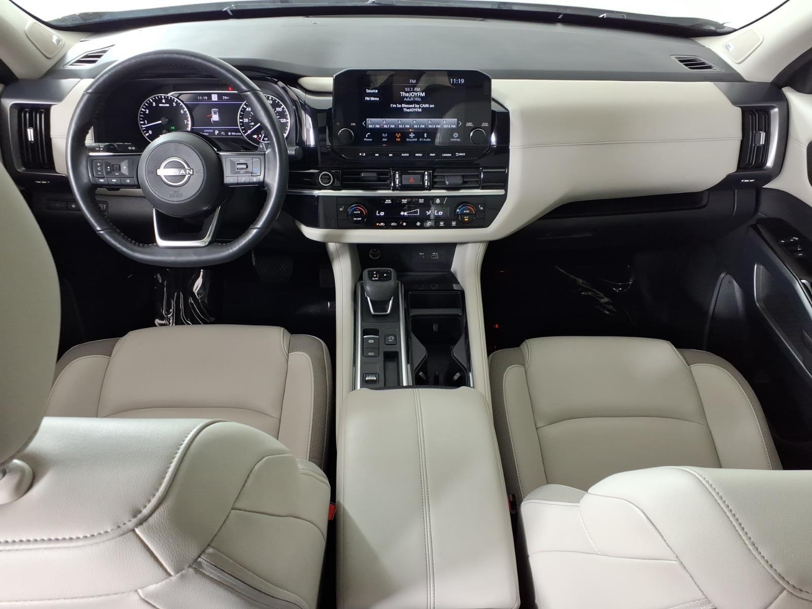 Used 2023 Pearl White Tricoat Nissan SL image 21