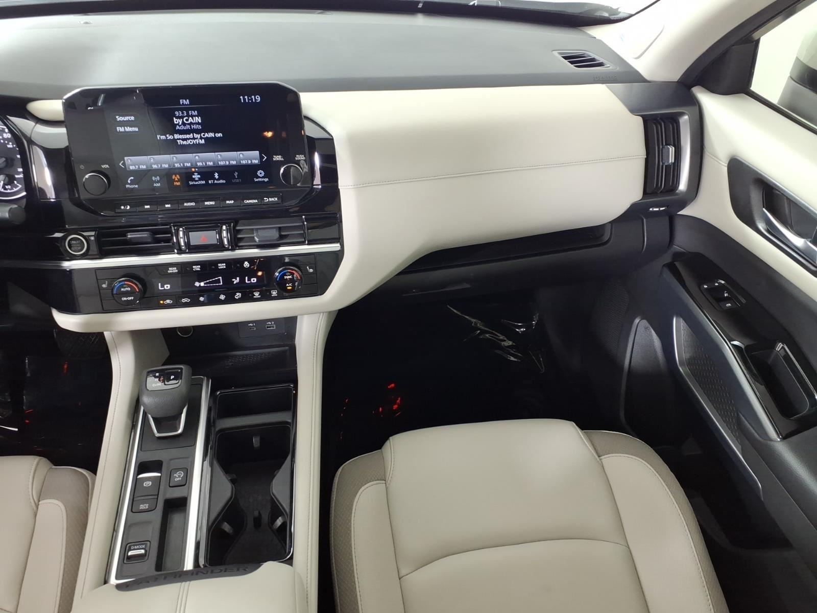 Used 2023 Pearl White Tricoat Nissan SL image 23
