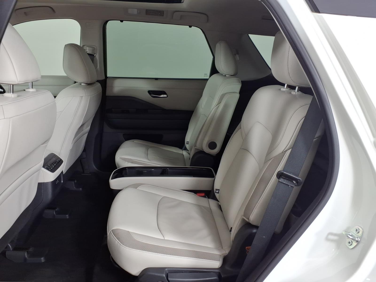 Used 2023 Pearl White Tricoat Nissan SL image 26